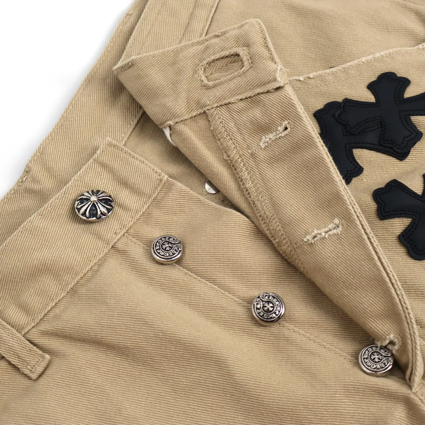 🅿️760 [Exclusive supply] CH Crow Heart Work Jeans are made of twill high-ounce washed denim fabric, exclusive CH-specific logging overalls style (non-Levis Vintage) custom-woven and dyed fabric, and the two-color cross is cowhide + sheepskin (all leather imported from Italy is custom-dyed separately, with consistent texture and no color difference). The stitch length, thread color, and wiring of the car are exactly the same. The inner lining is jacquard, with embroidery on the waist, 925 silver hardware, and heavy-duty washing and manual polishing. Size:30-32-34-36